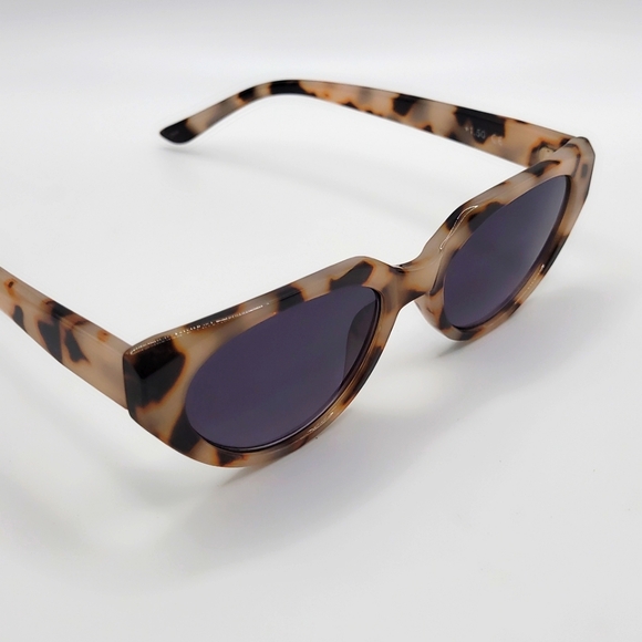 Flat-Top Skylar(Sun reader) - Picture 2 of 3